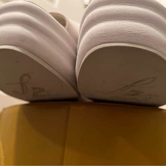 Free People platform slides - Picture 7 of 17